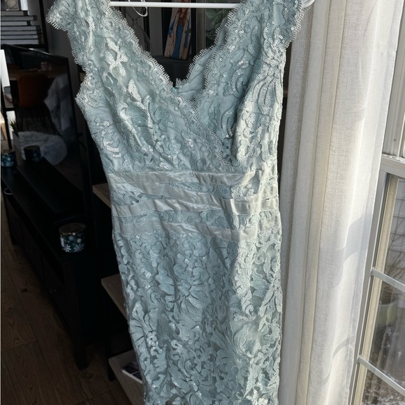 Tadashi Shoji sequined lace cocktail dress in a mint or seafoam green size 8 - Picture 3 of 5